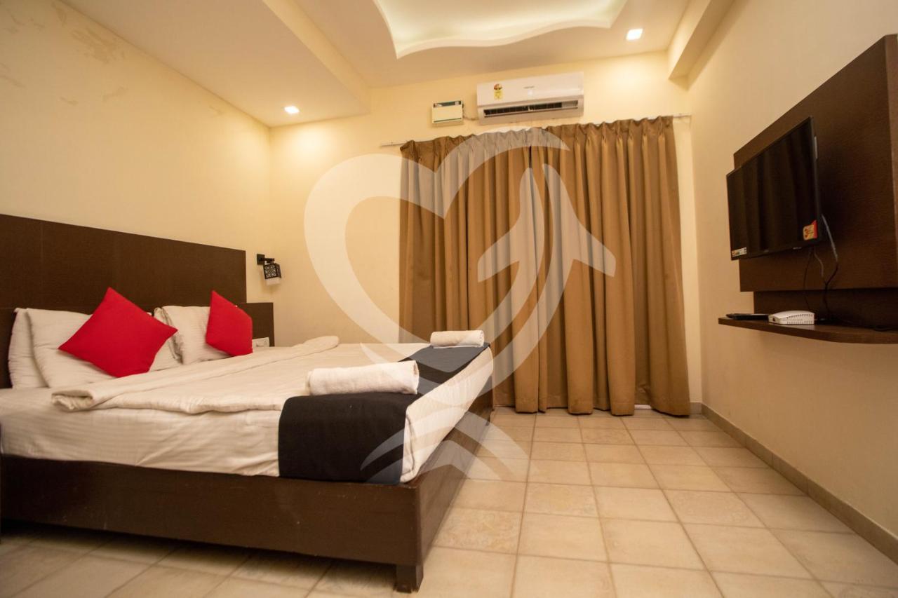 De Alcazar Calangute Hotel Ngoại thất bức ảnh
