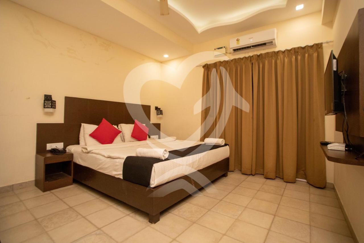 De Alcazar Calangute Hotel Ngoại thất bức ảnh